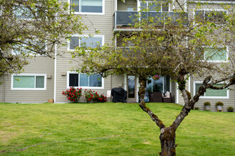 Walnut Hill in Redmond, WA - Building Photo - Building Photo