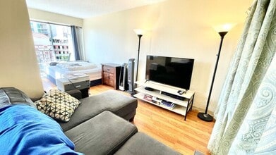 818 S King St in Honolulu, HI - Building Photo - Building Photo