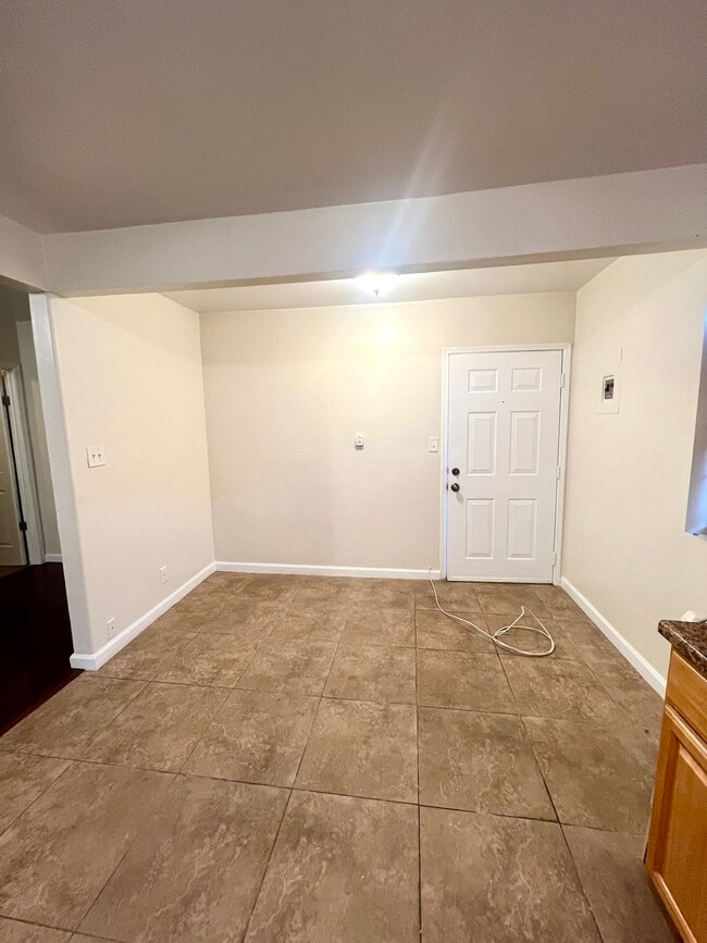 6188 Mesa Ave, Unit Apt 2 in Los Angeles, CA - Foto de edificio - Building Photo