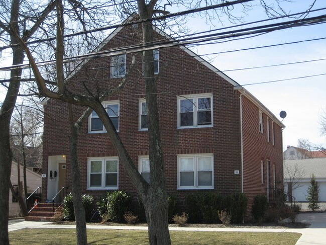 50-52 Center Ave in Bay Shore, NY - Building Photo - Building Photo