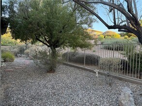 101 Emerald Dunes Cir in Henderson, NV - Building Photo - Building Photo