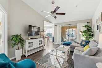 3231 Allen Pkwy, Unit 3301 in Houston, TX - Foto de edificio - Building Photo