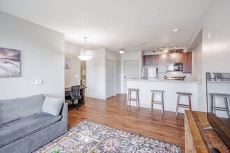 121 E Freedom Way in Cincinnati, OH - Building Photo - Building Photo