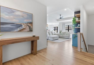 1 Country Club Ct in Le Claire, IA - Building Photo - Building Photo