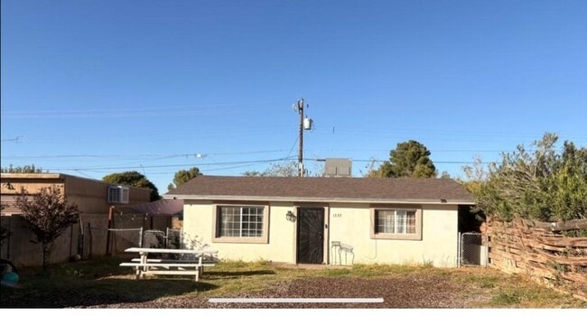 property at 1522 E 9th St