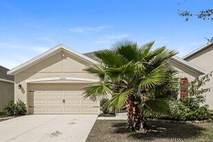 12009 Gillingham Harbor Ln, Unit 2311 in Gibsonton, FL - Building Photo