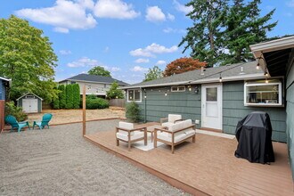 7414 SE Ogden St in Portland, OR - Building Photo - Building Photo