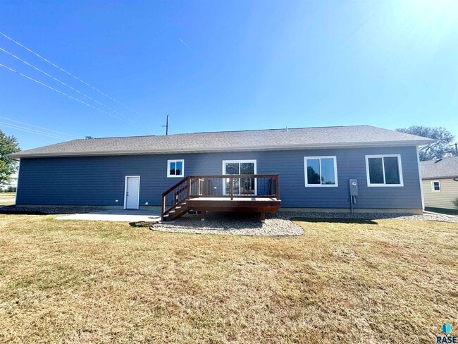 415 N Elm St in Lennox, SD - Building Photo - Building Photo