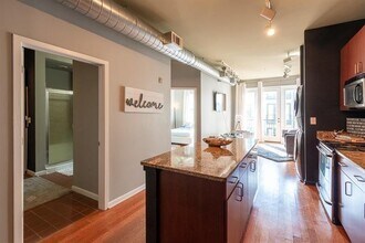 5300 Peachtree Rd in Atlanta, GA - Building Photo - Building Photo