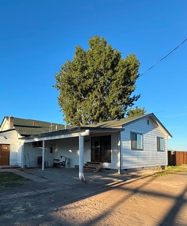 10205 OR-39 in Klamath Falls, OR - Foto de edificio - Building Photo