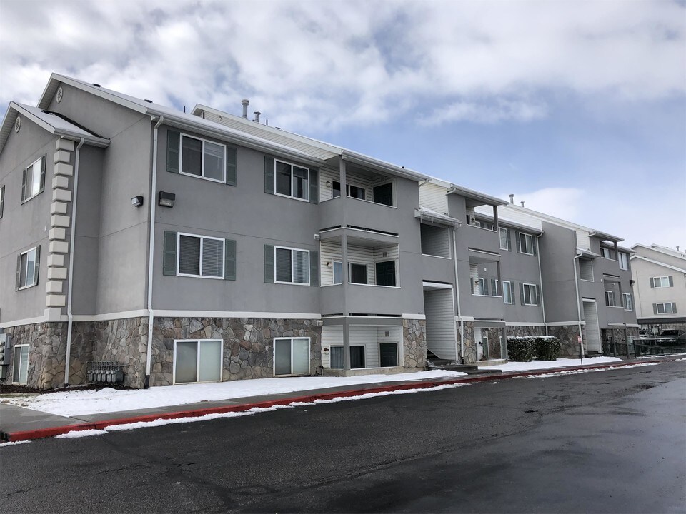 8027 Copperfield Pl in Magna, UT - Building Photo