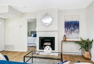 13318 Caminito Ciera in San Diego, CA - Building Photo - Building Photo
