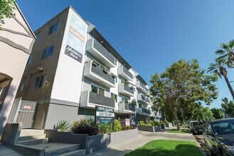 616 North Sweetzer Avenue in Los Angeles, CA - Foto de edificio - Building Photo