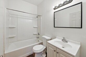 1734 W Clarke St in Milwaukee, WI - Building Photo - Building Photo