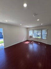 421 E Acacia Ave in Glendale, CA - Foto de edificio - Building Photo