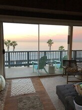 11858 Coral Reef Ln in Malibu, CA - Foto de edificio - Building Photo