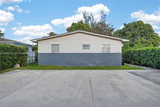 4521 NW 14th Ave in Miami, FL - Building Photo - Building Photo