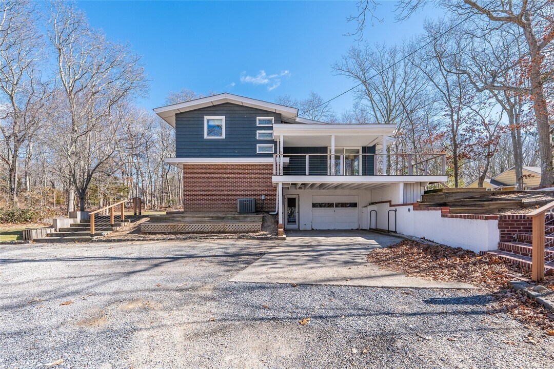 2745 Vanston Rd in Cutchogue, NY - Building Photo