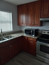 501 NE 24th Pl, Unit 501 in Cape Coral, FL - Foto de edificio - Building Photo
