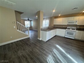 10342 Adrianna Ave in Las Vegas, NV - Building Photo - Building Photo
