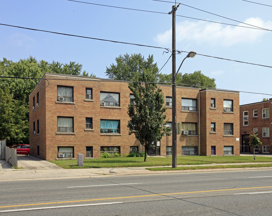 4087 Bathurst St in Toronto, ON - Building Photo