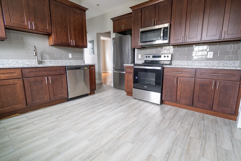 110 Fuller St in Boston, MA - Building Photo