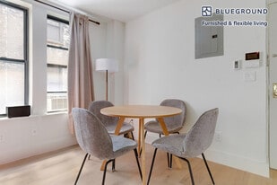 236 W 15th St in New York, NY - Building Photo