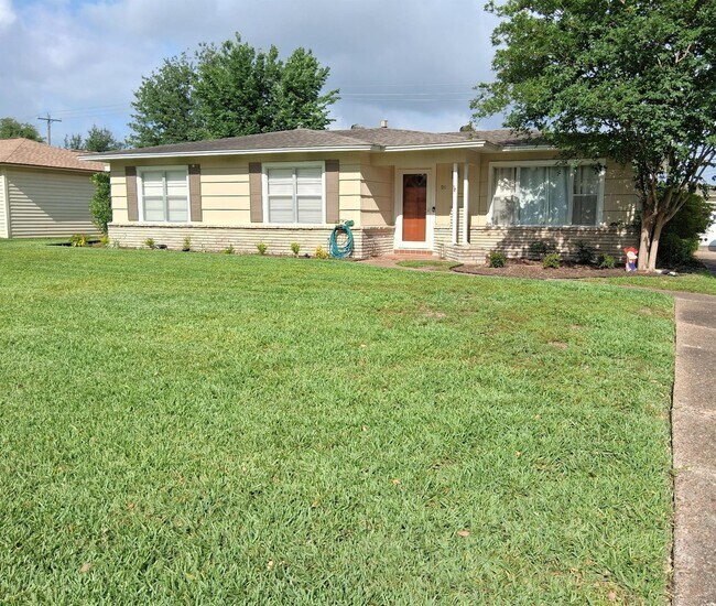 property at 911 Worthshire St