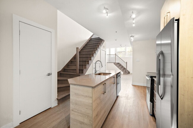 1421 Av. Argyle