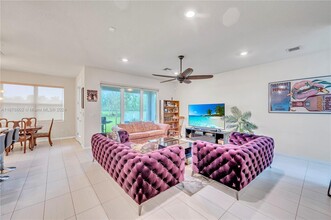 4593 Greenway Dr in Hollywood, FL - Building Photo - Building Photo