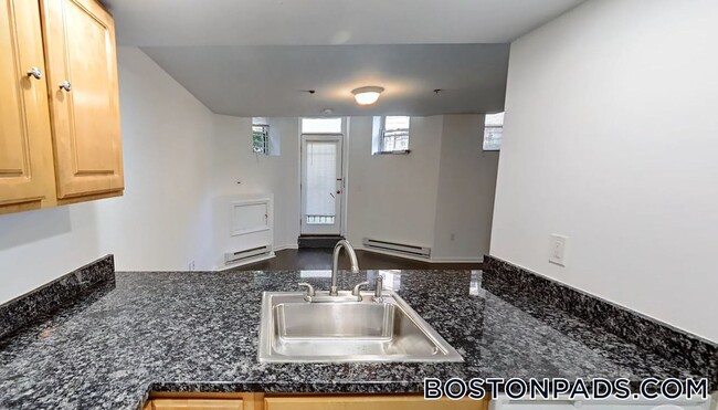 36 Queensberry St in Boston, MA - Building Photo - Building Photo