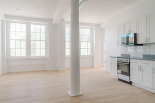 155 S River St, Unit 2D in Troy, NY - Building Photo