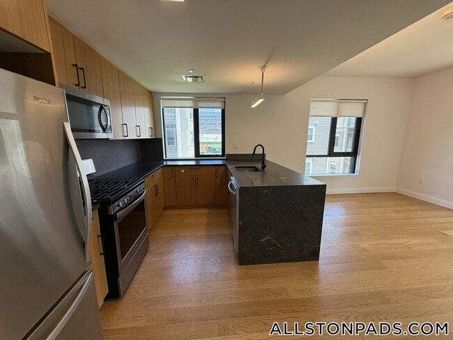 83 Gardner St, Unit 201