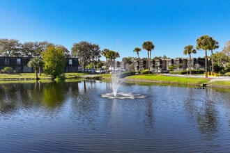 The Villas At Pinecrest in Orlando, FL - Foto de edificio - Building Photo