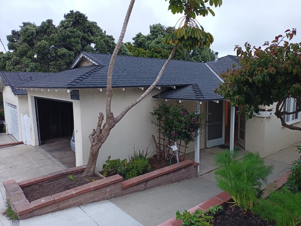554 8th St, Unit A in Hermosa Beach, CA - Building Photo