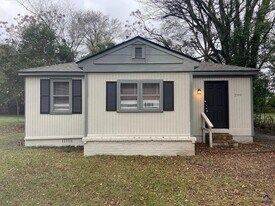 209 Meadowdale Dr in Warner Robins, GA - Building Photo