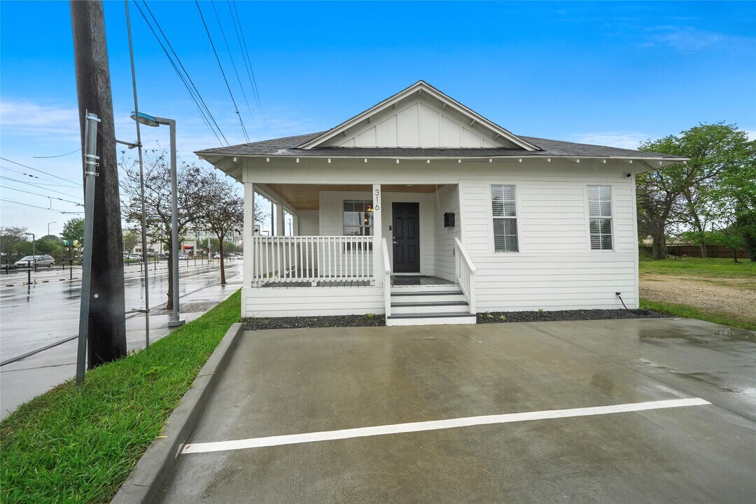 316 Burr St in Houston, TX - Building Photo