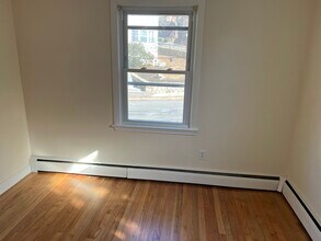 10 Pine St, Unit 2 in Arlington, MA - Building Photo - Building Photo