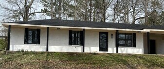 1256 Lee Stokes Rd in Columbus, MS - Building Photo