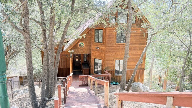 26720 Robin Dr in Idyllwild, CA - Building Photo - Building Photo
