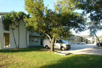 The Club at Boynton Beach in Lake Worth, FL - Building Photo - Building Photo