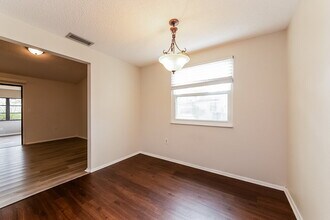 6205 37th Ave W in Bradenton, FL - Foto de edificio - Building Photo