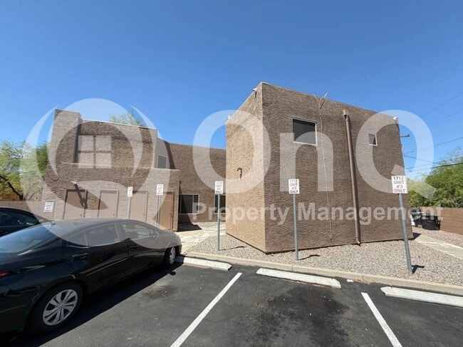 property at 1712 E Pepper Cir