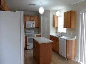 31810 Parkdale Dr in Leesburg, FL - Building Photo - Building Photo