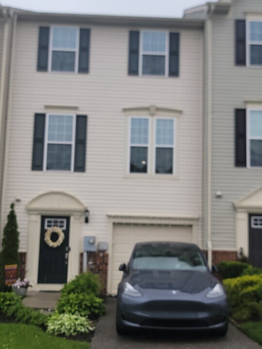 102 Gauley Riv Path in Falling Waters, WV - Building Photo