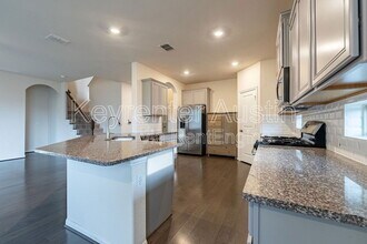 500 Puerta Vallarta Ln in Austin, TX - Building Photo - Building Photo