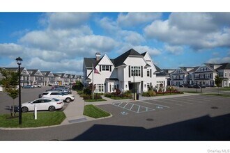 104 Sutton Ct in Mount Sinai, NY - Building Photo - Building Photo