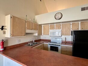 111 E 6th St, Unit E in Bloomington, IN - Building Photo - Building Photo