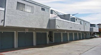 7941 Stark St in Huntington Beach, CA - Foto de edificio - Building Photo