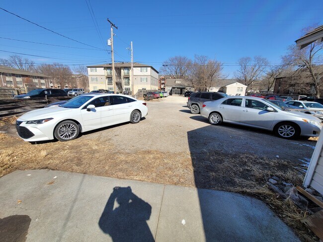 1120 Thurston St in Manhattan, KS - Foto de edificio - Building Photo
